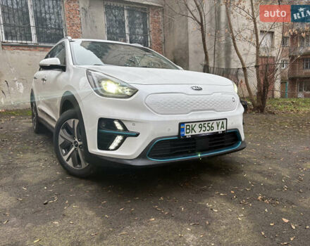 Білий Кіа Niro, об'ємом двигуна 0 л та пробігом 52 тис. км за 20500 $, фото 19 на Automoto.ua