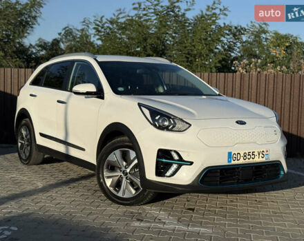Білий Кіа Niro, об'ємом двигуна 0 л та пробігом 121 тис. км за 18950 $, фото 9 на Automoto.ua