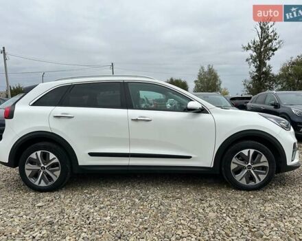 Белый Киа Niro, объемом двигателя 0 л и пробегом 56 тыс. км за 23400 $, фото 21 на Automoto.ua