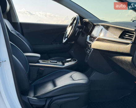 Білий Кіа Niro, об'ємом двигуна 0 л та пробігом 107 тис. км за 20900 $, фото 43 на Automoto.ua