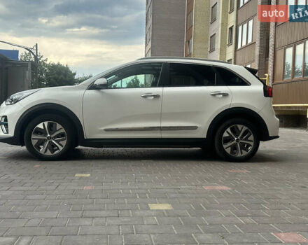 Белый Киа Niro, объемом двигателя 0 л и пробегом 122 тыс. км за 17999 $, фото 6 на Automoto.ua