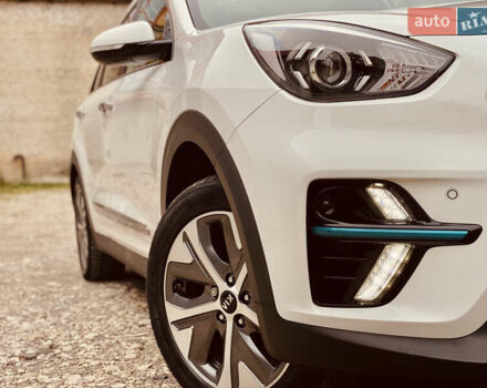 Белый Киа Niro, объемом двигателя 0 л и пробегом 164 тыс. км за 17750 $, фото 6 на Automoto.ua