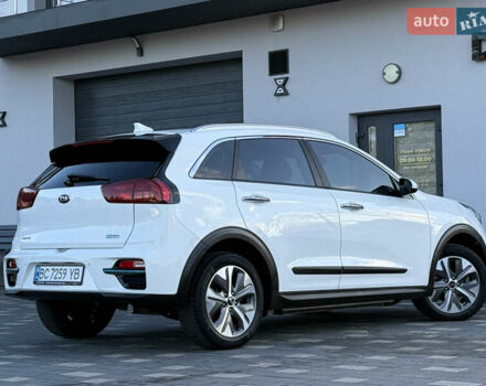 Белый Киа Niro, объемом двигателя 0 л и пробегом 80 тыс. км за 17800 $, фото 30 на Automoto.ua