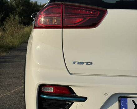 Білий Кіа Niro, об'ємом двигуна 0 л та пробігом 107 тис. км за 20900 $, фото 64 на Automoto.ua