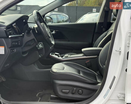 Білий Кіа Niro, об'ємом двигуна 0 л та пробігом 82 тис. км за 23266 $, фото 24 на Automoto.ua
