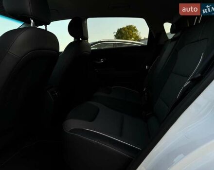 Білий Кіа Niro, об'ємом двигуна 0 л та пробігом 59 тис. км за 23800 $, фото 61 на Automoto.ua