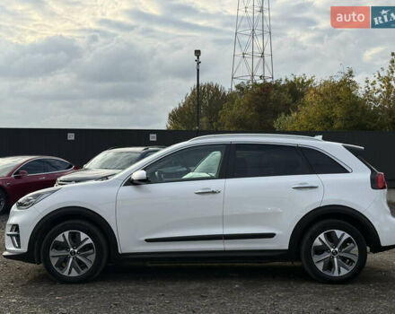 Білий Кіа Niro, об'ємом двигуна 0 л та пробігом 82 тис. км за 23266 $, фото 4 на Automoto.ua
