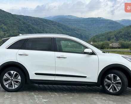 Белый Киа Niro, объемом двигателя 0 л и пробегом 63 тыс. км за 20500 $, фото 5 на Automoto.ua