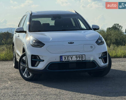 Білий Кіа Niro, об'ємом двигуна 0 л та пробігом 107 тис. км за 20900 $, фото 6 на Automoto.ua