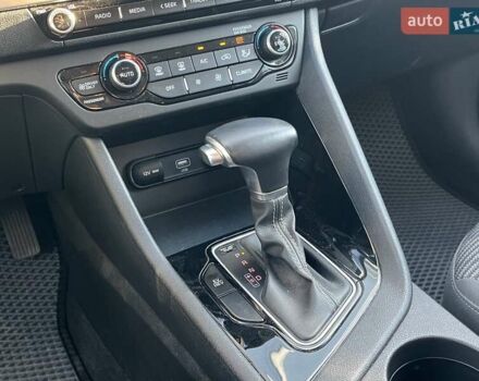 Білий Кіа Niro, об'ємом двигуна 1.58 л та пробігом 17 тис. км за 25900 $, фото 13 на Automoto.ua