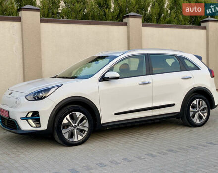 Білий Кіа Niro, об'ємом двигуна 0 л та пробігом 68 тис. км за 20750 $, фото 4 на Automoto.ua