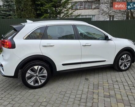 Белый Киа Niro, объемом двигателя 0 л и пробегом 149 тыс. км за 17499 $, фото 5 на Automoto.ua