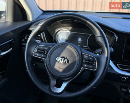 Білий Кіа Niro, об'ємом двигуна 0 л та пробігом 121 тис. км за 18950 $, фото 1 на Automoto.ua
