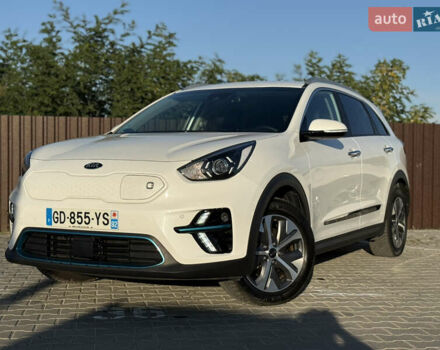 Білий Кіа Niro, об'ємом двигуна 0 л та пробігом 121 тис. км за 18950 $, фото 5 на Automoto.ua