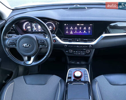 Білий Кіа Niro, об'ємом двигуна 0 л та пробігом 68 тис. км за 20750 $, фото 33 на Automoto.ua
