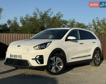 Білий Кіа Niro, об'ємом двигуна 0 л та пробігом 121 тис. км за 18950 $, фото 3 на Automoto.ua