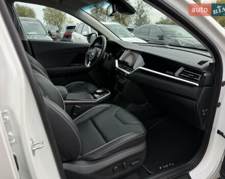 Белый Киа Niro, объемом двигателя 0 л и пробегом 54 тыс. км за 24700 $, фото 103 на Automoto.ua