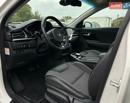 Белый Киа Niro, объемом двигателя 0 л и пробегом 56 тыс. км за 23400 $, фото 30 на Automoto.ua