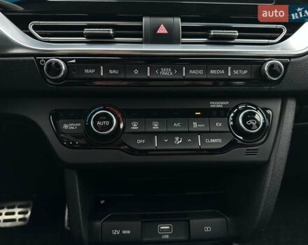 Білий Кіа Niro, об'ємом двигуна 0 л та пробігом 62 тис. км за 24500 $, фото 60 на Automoto.ua