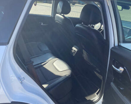 Білий Кіа Niro, об'ємом двигуна 0 л та пробігом 147 тис. км за 18200 $, фото 12 на Automoto.ua