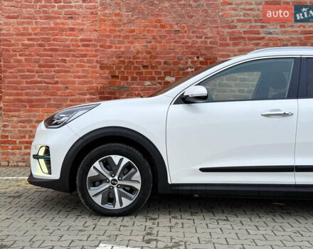Білий Кіа Niro, об'ємом двигуна 0 л та пробігом 118 тис. км за 20500 $, фото 19 на Automoto.ua
