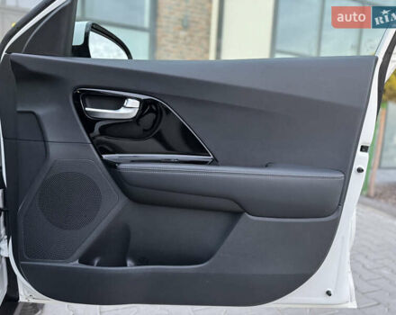 Белый Киа Niro, объемом двигателя 0 л и пробегом 113 тыс. км за 17800 $, фото 46 на Automoto.ua