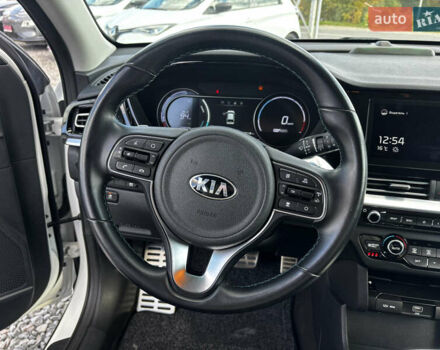 Белый Киа Niro, объемом двигателя 0 л и пробегом 53 тыс. км за 19999 $, фото 19 на Automoto.ua