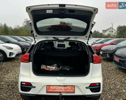 Белый Киа Niro, объемом двигателя 0 л и пробегом 56 тыс. км за 23400 $, фото 69 на Automoto.ua