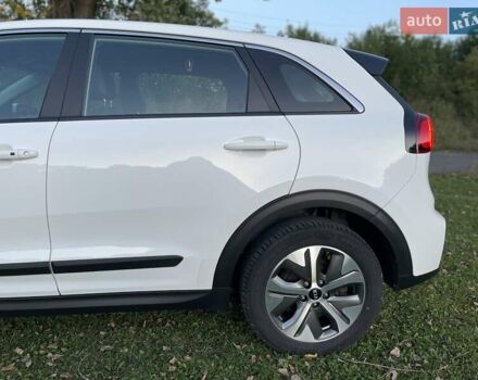 Белый Киа Niro, объемом двигателя 0 л и пробегом 95 тыс. км за 16500 $, фото 4 на Automoto.ua