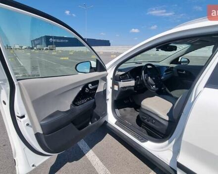 Білий Кіа Niro, об'ємом двигуна 1.6 л та пробігом 40 тис. км за 26000 $, фото 33 на Automoto.ua