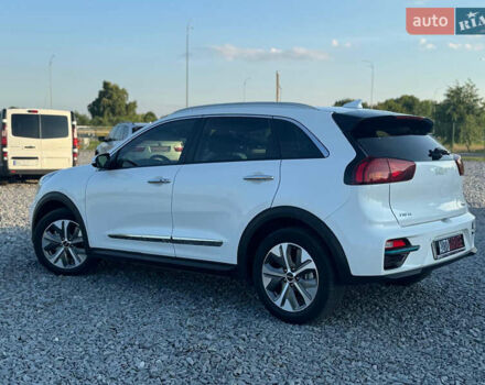 Белый Киа Niro, объемом двигателя 0 л и пробегом 105 тыс. км за 20802 $, фото 2 на Automoto.ua