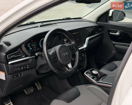Белый Киа Niro, объемом двигателя 0 л и пробегом 39 тыс. км за 23400 $, фото 13 на Automoto.ua