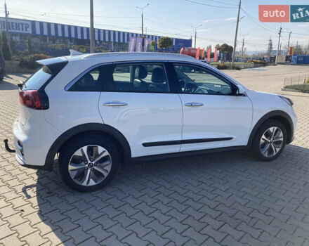 Білий Кіа Niro, об'ємом двигуна 0 л та пробігом 147 тис. км за 18200 $, фото 5 на Automoto.ua