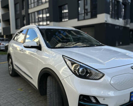 Білий Кіа Niro, об'ємом двигуна 0 л та пробігом 155 тис. км за 18300 $, фото 2 на Automoto.ua