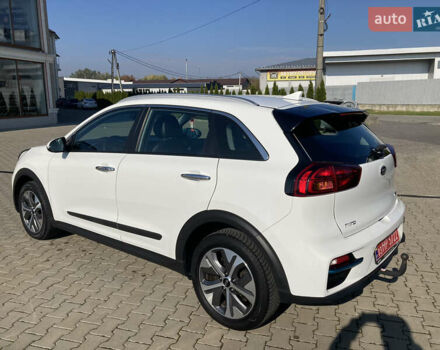 Білий Кіа Niro, об'ємом двигуна 0 л та пробігом 147 тис. км за 18200 $, фото 2 на Automoto.ua