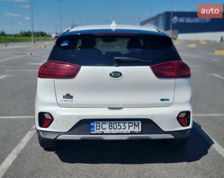 Білий Кіа Niro, об'ємом двигуна 1.6 л та пробігом 40 тис. км за 26000 $, фото 7 на Automoto.ua