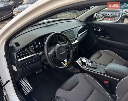 Белый Киа Niro, объемом двигателя 0 л и пробегом 72 тыс. км за 23600 $, фото 27 на Automoto.ua