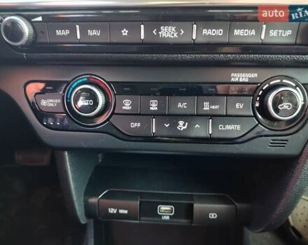 Білий Кіа Niro, об'ємом двигуна 0 л та пробігом 75 тис. км за 19700 $, фото 21 на Automoto.ua