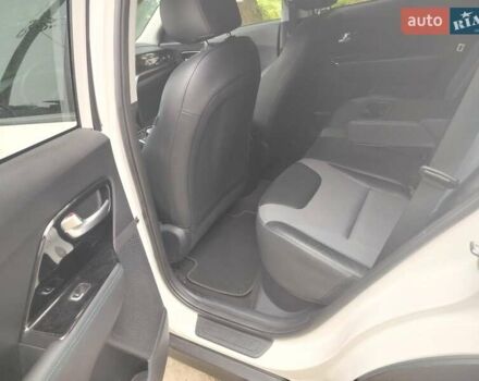 Білий Кіа Niro, об'ємом двигуна 0 л та пробігом 75 тис. км за 19700 $, фото 59 на Automoto.ua