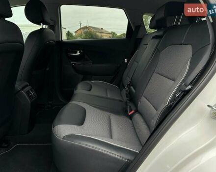 Белый Киа Niro, объемом двигателя 0 л и пробегом 56 тыс. км за 23400 $, фото 65 на Automoto.ua