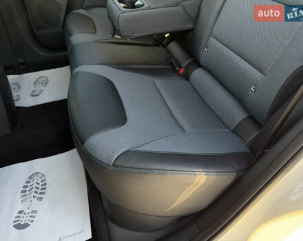 Білий Кіа Niro, об'ємом двигуна 0 л та пробігом 121 тис. км за 18950 $, фото 26 на Automoto.ua