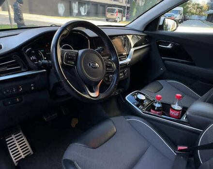 Білий Кіа Niro, об'ємом двигуна 0 л та пробігом 155 тис. км за 18300 $, фото 14 на Automoto.ua