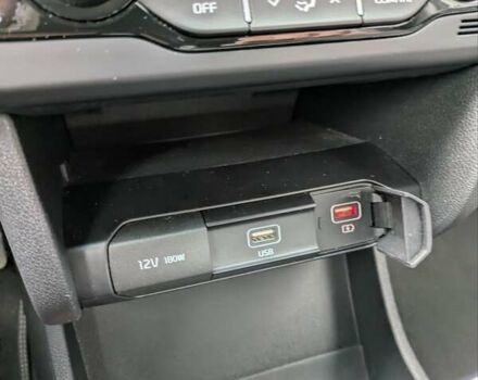 Білий Кіа Niro, об'ємом двигуна 0 л та пробігом 50 тис. км за 17300 $, фото 16 на Automoto.ua