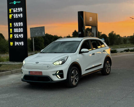 Білий Кіа Niro, об'ємом двигуна 0 л та пробігом 117 тис. км за 17000 $, фото 2 на Automoto.ua