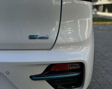 Білий Кіа Niro, об'ємом двигуна 0 л та пробігом 155 тис. км за 18300 $, фото 8 на Automoto.ua