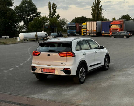 Білий Кіа Niro, об'ємом двигуна 0 л та пробігом 117 тис. км за 17000 $, фото 12 на Automoto.ua