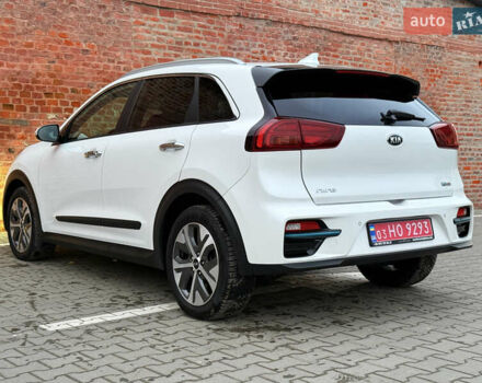 Білий Кіа Niro, об'ємом двигуна 0 л та пробігом 118 тис. км за 20500 $, фото 29 на Automoto.ua