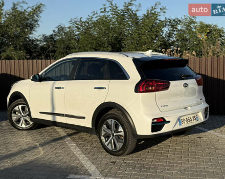 Білий Кіа Niro, об'ємом двигуна 0 л та пробігом 121 тис. км за 18950 $, фото 14 на Automoto.ua