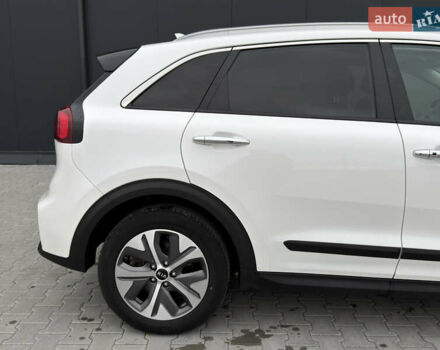 Белый Киа Niro, объемом двигателя 0 л и пробегом 39 тыс. км за 23400 $, фото 69 на Automoto.ua