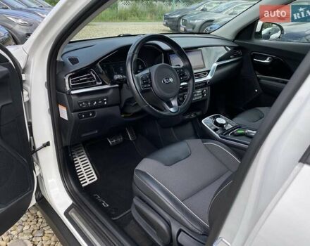 Білий Кіа Niro, об'ємом двигуна 0 л та пробігом 77 тис. км за 21900 $, фото 3 на Automoto.ua